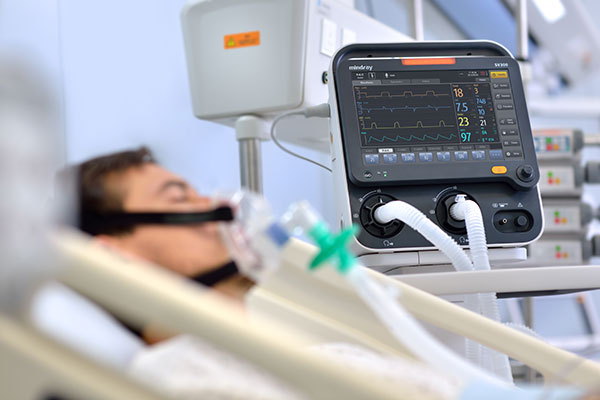 انتقال بیمار با دستگاه تنفس مصنوعی در آمبولانس تخصصی